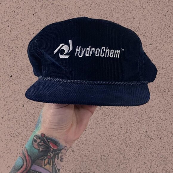 Reclaimed Vintage Other - Vintage essential trucker hat cap